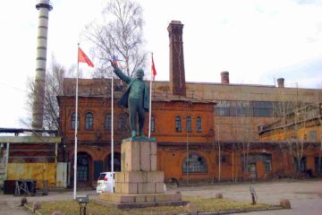 Памятник В. И. Ленину у завода «Красный Выборжец» в Ленинграде
