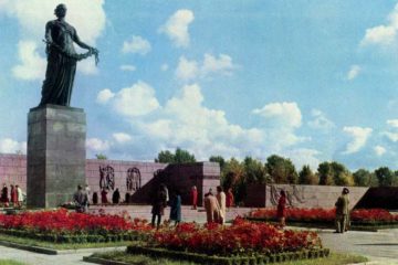 Пискарёвское мемориальное кладбище в Ленинграде