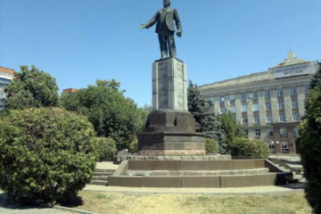 Памятники В. И. Ленину в городе Шахты Ростовской области