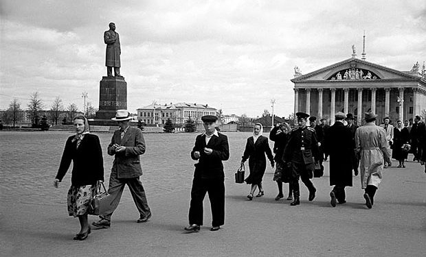 Памятник И. В. Сталину на Центральной площади в Минске